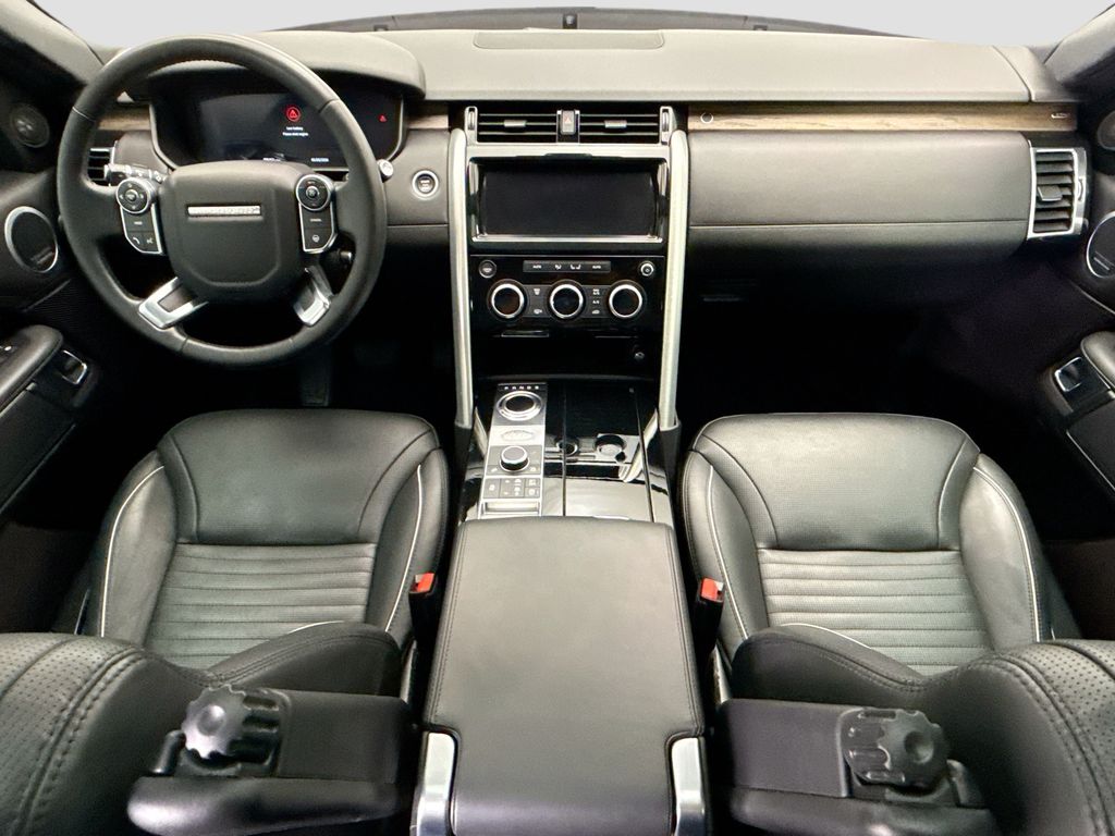 Thumbnail: 2018 Land Rover Discovery - 13