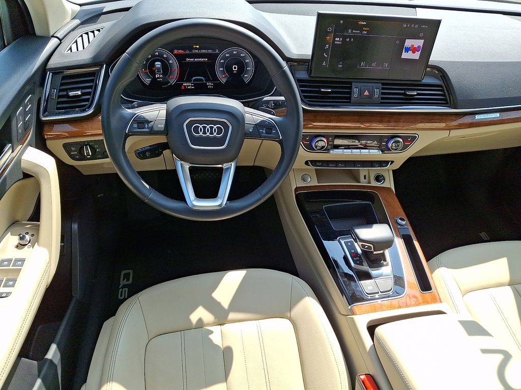 View vehicle photo 4