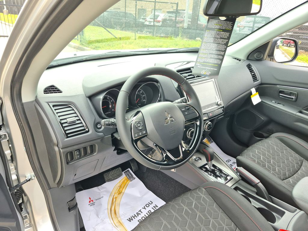 2026 Mitsubishi Outlander Sport 2.0 LE - 8