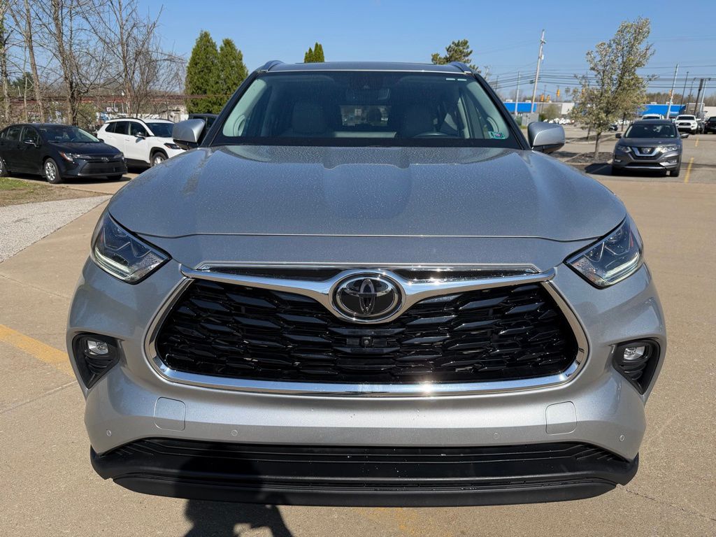 used 2023 Toyota Highlander car, priced at $37,903