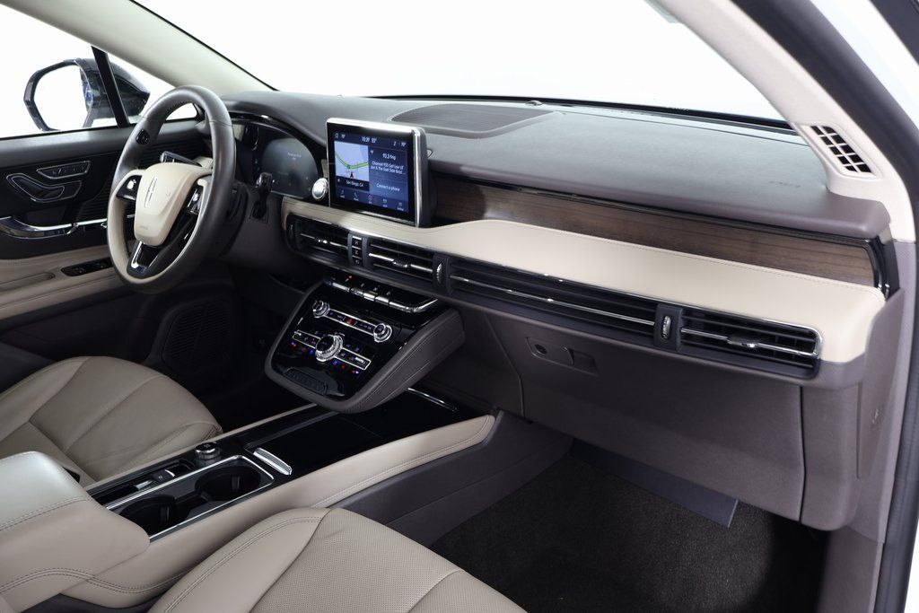 Thumbnail: 2022 Lincoln Corsair - 9