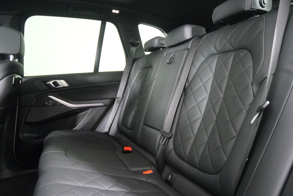 Thumbnail: 2025 BMW X5 - 16