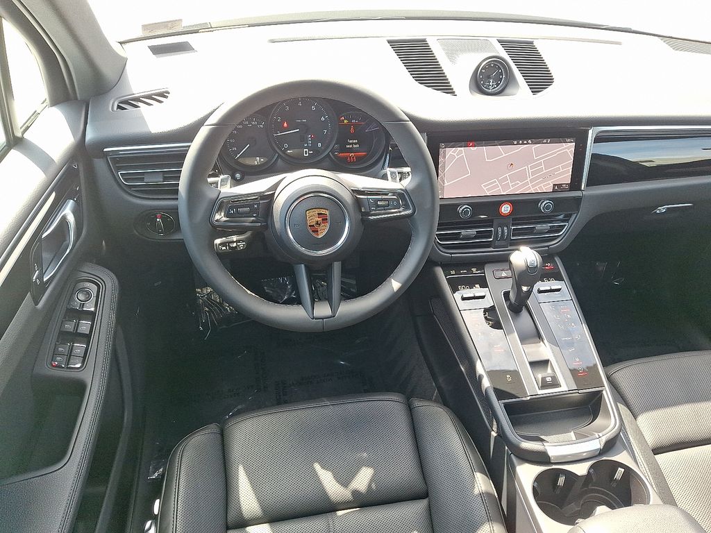 Thumbnail: 2026 Porsche Macan - 13