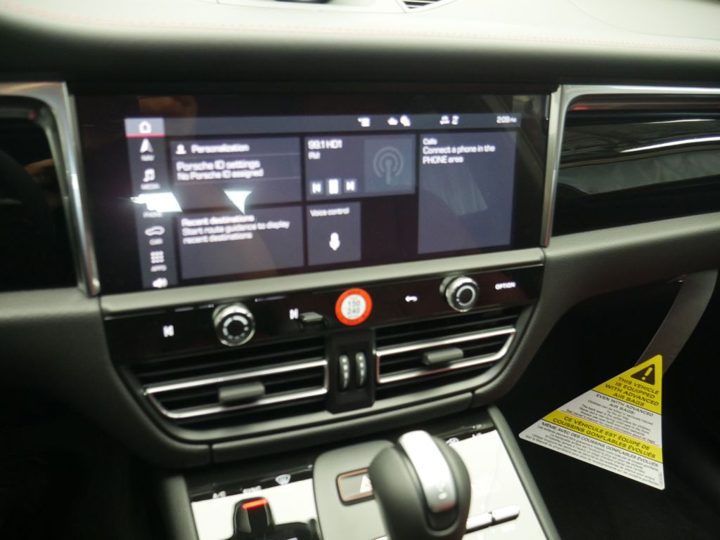 Thumbnail: 2026 Porsche Macan - 32