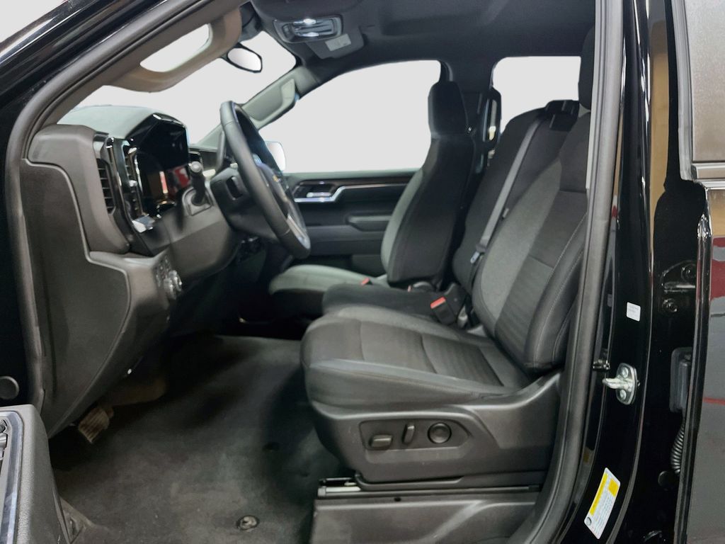 Used 2025 Black Chevrolet LT image 21