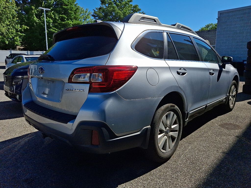 2018 Subaru Outback — photo 6