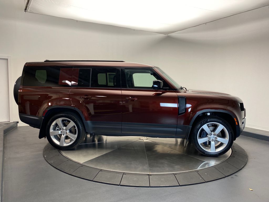 2023 Land Rover Defender 130 SE 6