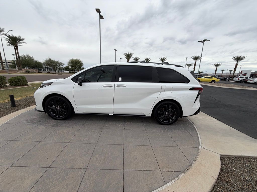 Thumbnail: 2026 Toyota Sienna - 8