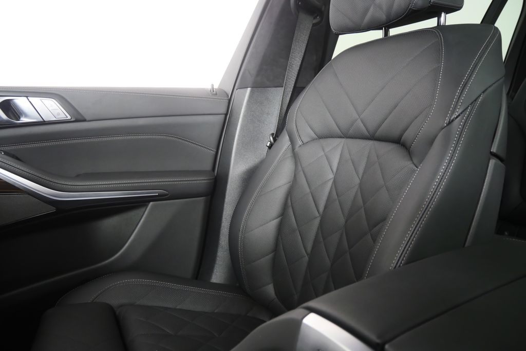 Thumbnail: 2026 BMW X7 - 27