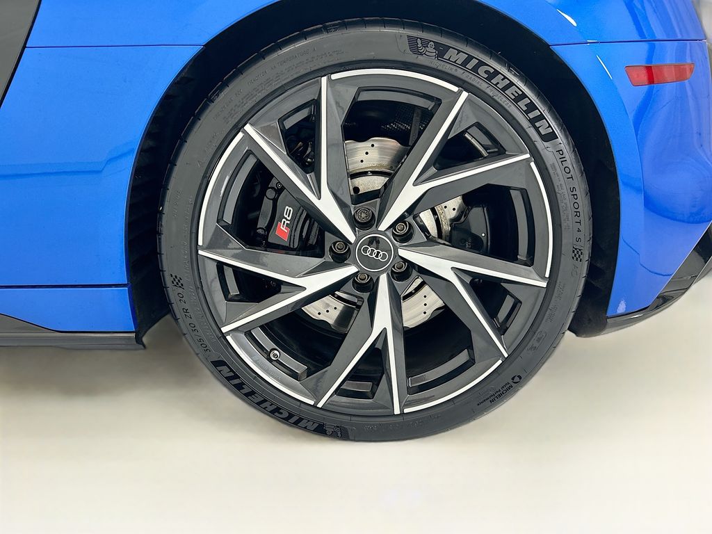 Thumbnail: 2021 Audi R8 - 26