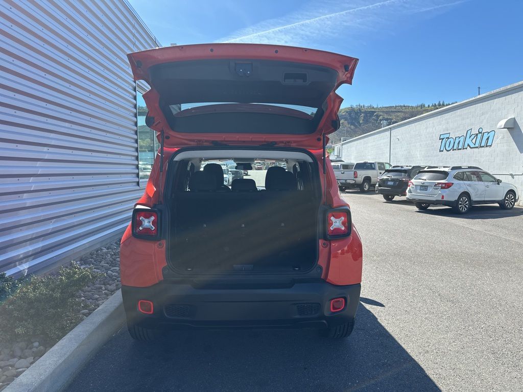 View vehicle photo 4