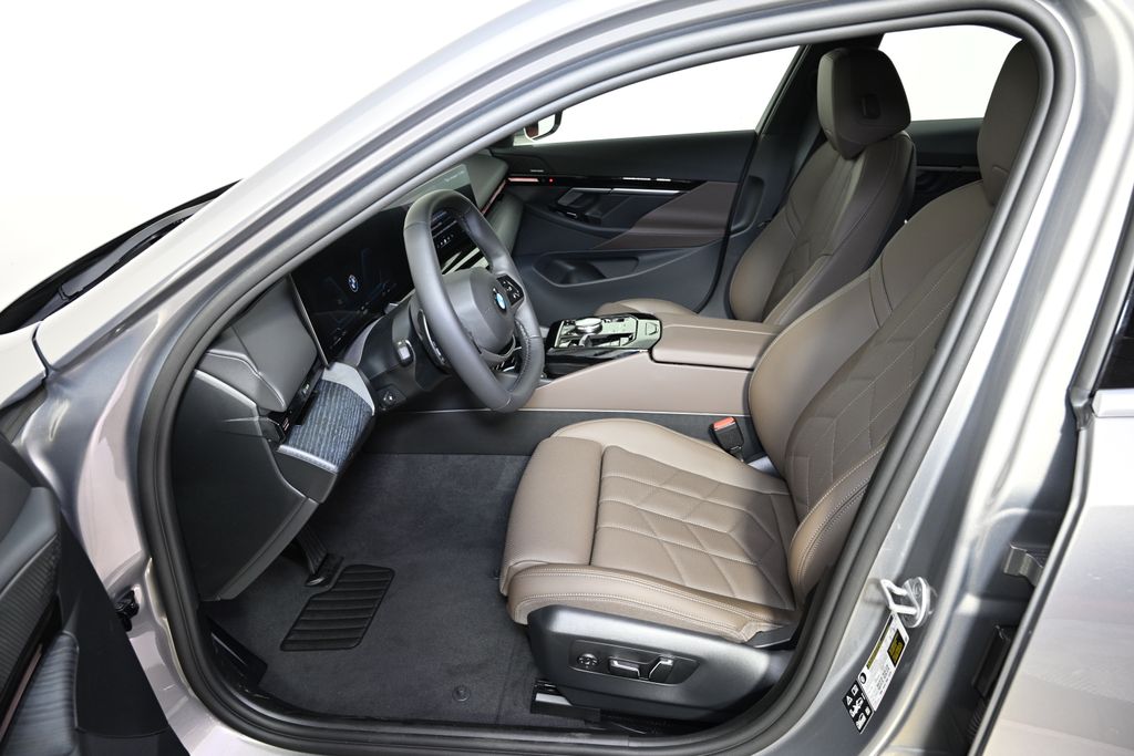 Thumbnail: 2026 BMW 5 Series - 14