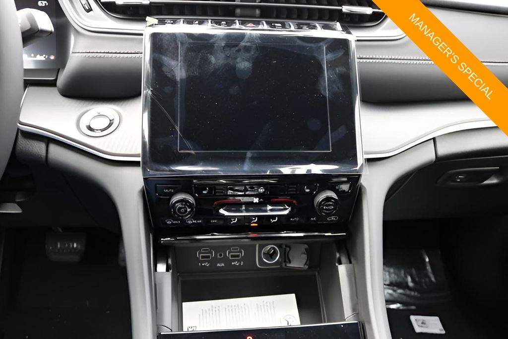 New 2025 White Jeep Laredo X image 24