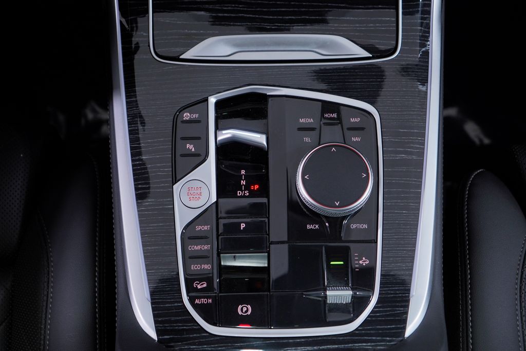 Thumbnail: 2025 BMW X7 - 15