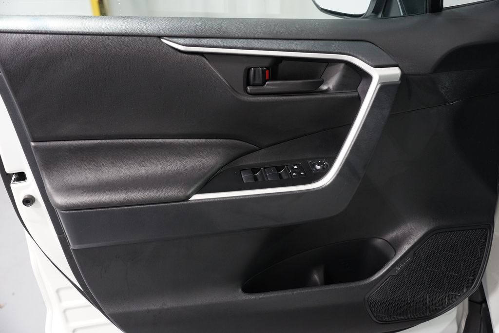 Thumbnail: 2025 Toyota RAV4 - 28