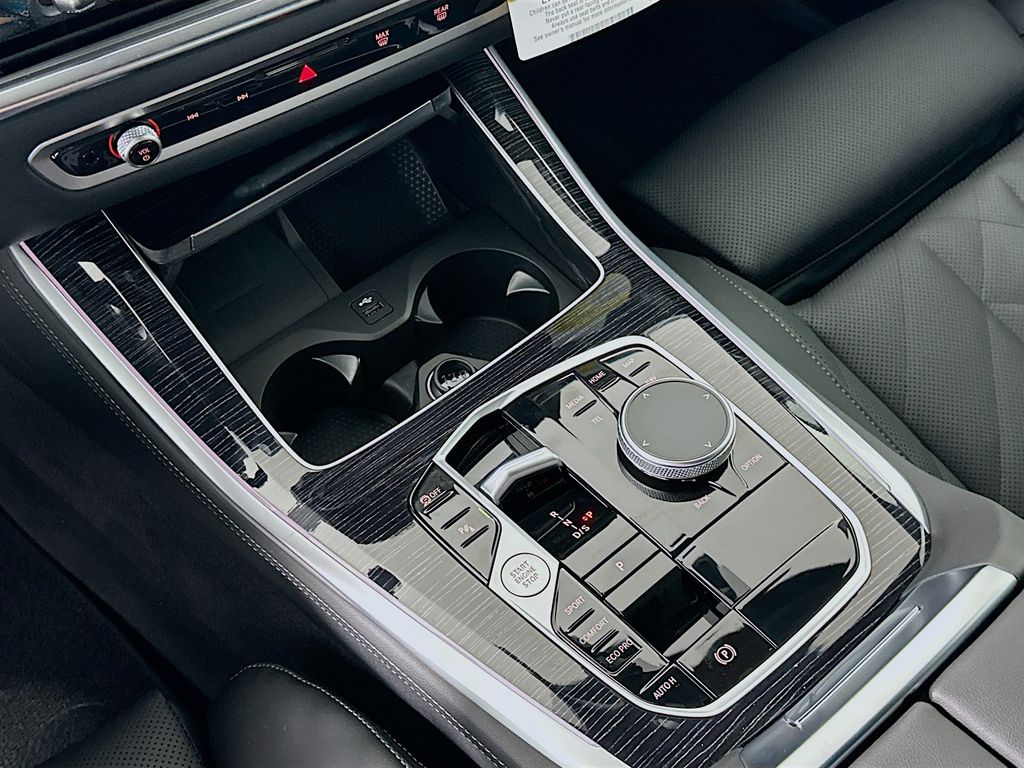 Thumbnail: 2026 BMW X5 - 15