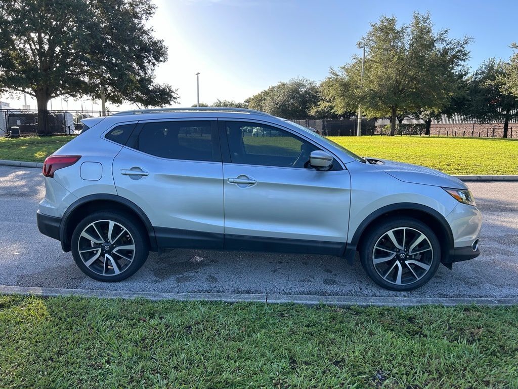 Thumbnail: 2017 Nissan Rogue Sport - 6