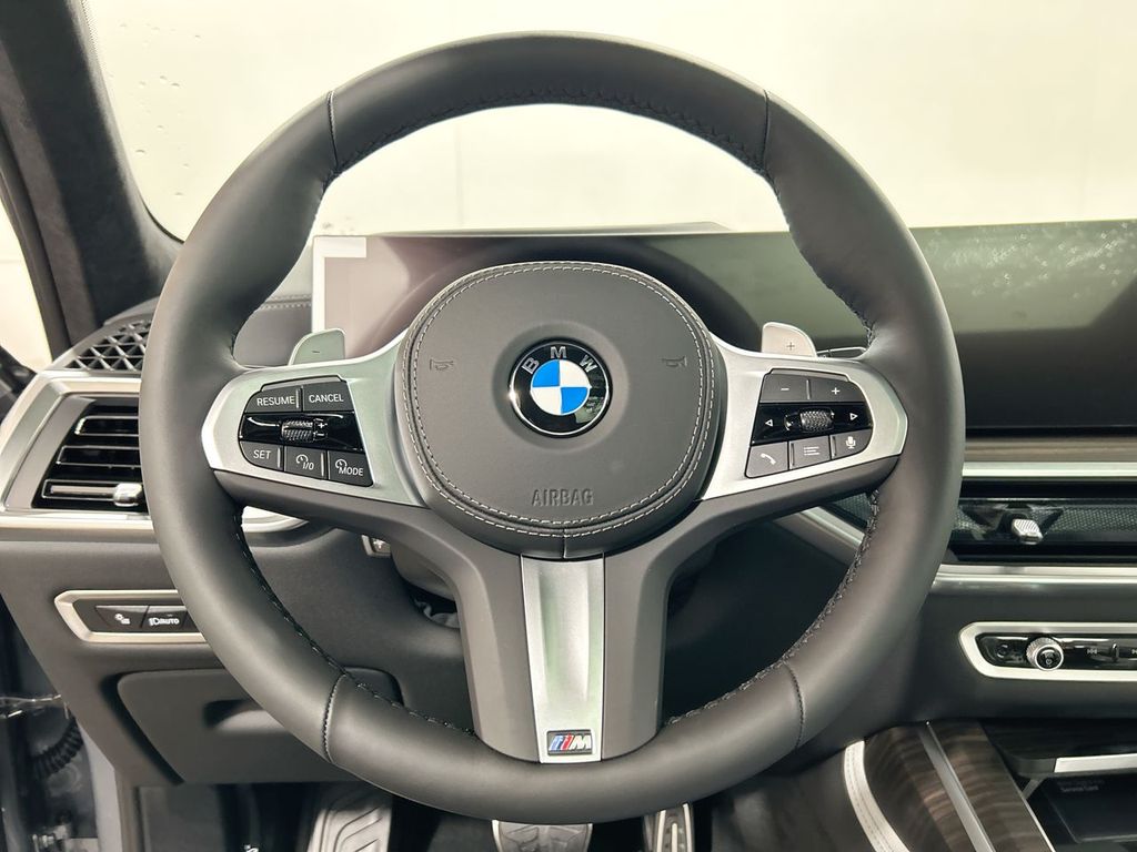 Thumbnail: 2026 BMW X7 - 14