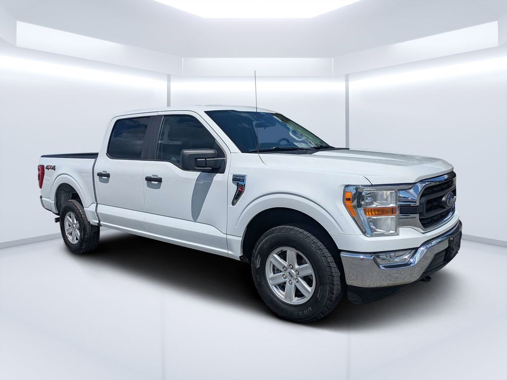 White 2022 Ford F-150 XLT SuperCrew 4WD Pickup Truck Four-Wheel Drive Automatic