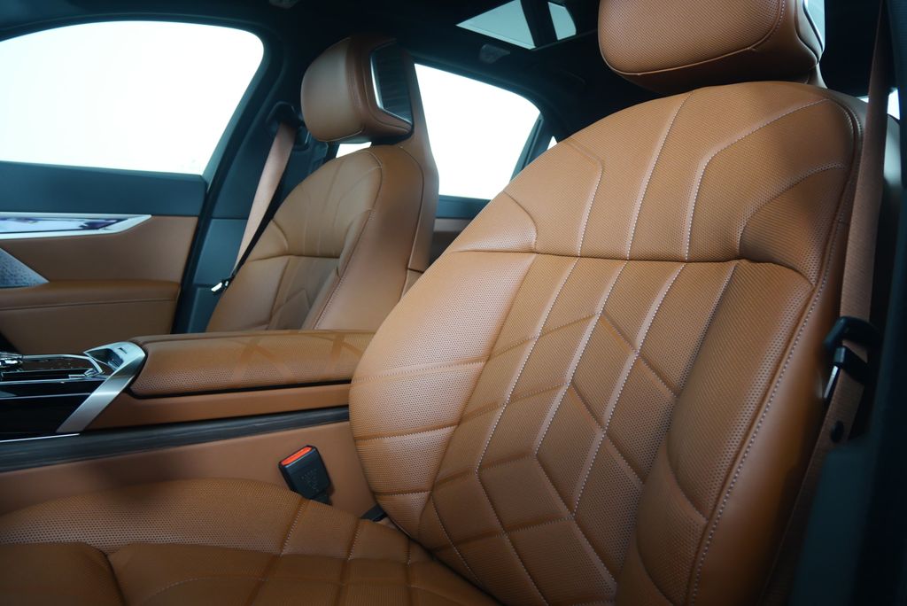 Thumbnail: 2026 BMW i7 - 10