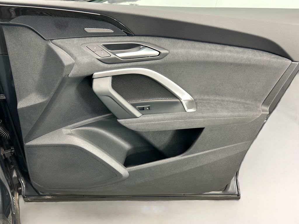 Thumbnail: 2025 Audi SQ5 - 25