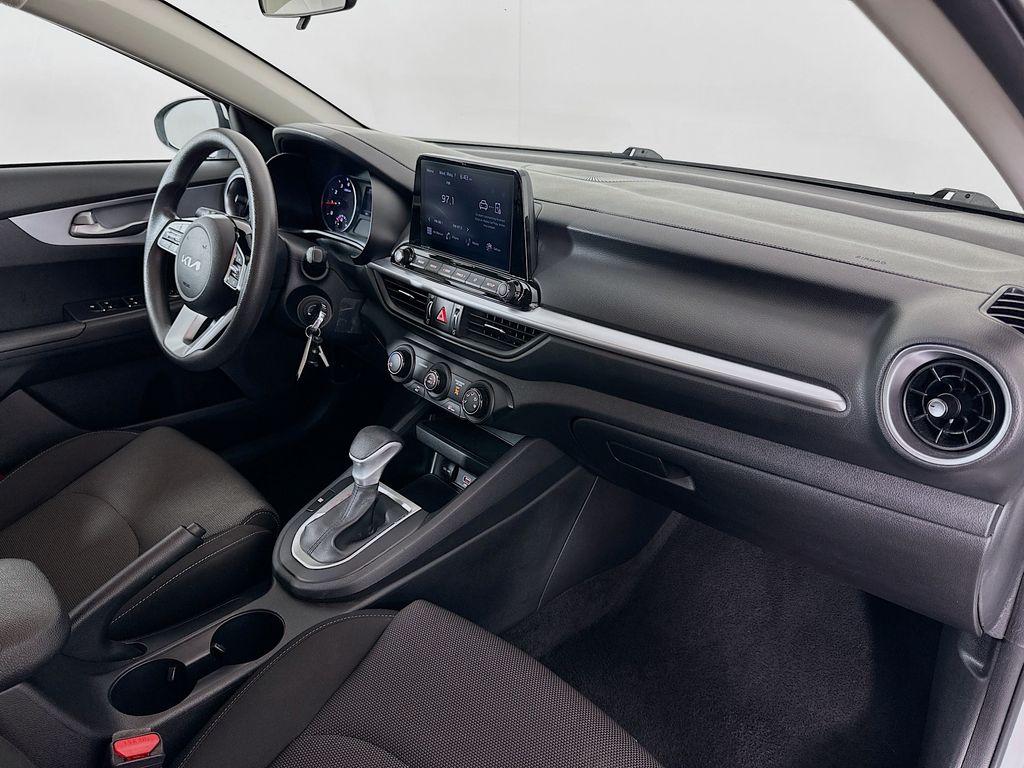 2023 Kia Forte LXS 27