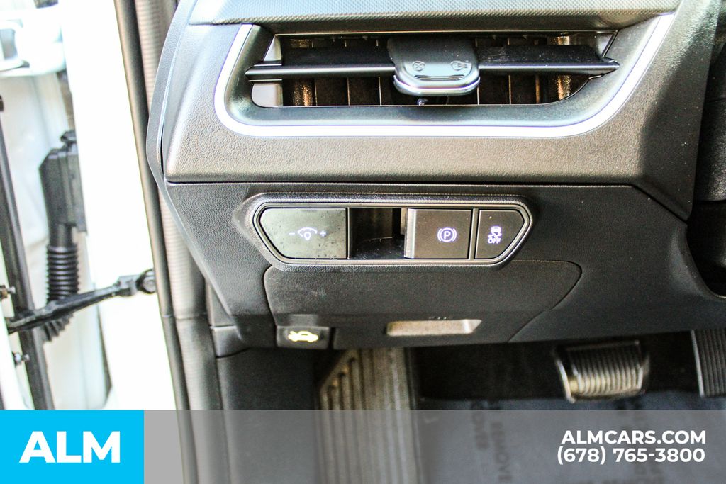 Used 2025 White Kia LXS image 30