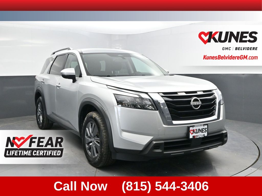 2024 Nissan Pathfinder SV