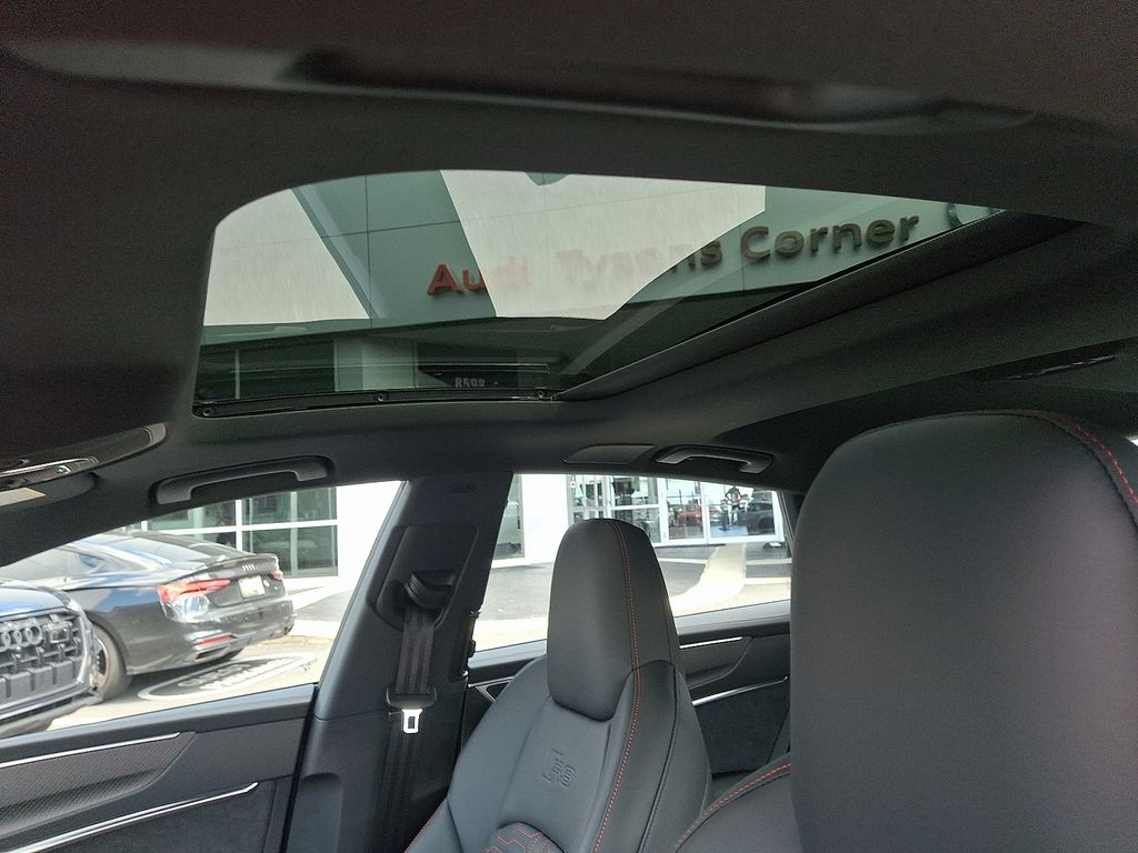 Thumbnail: 2026 Audi RS 7 - 11