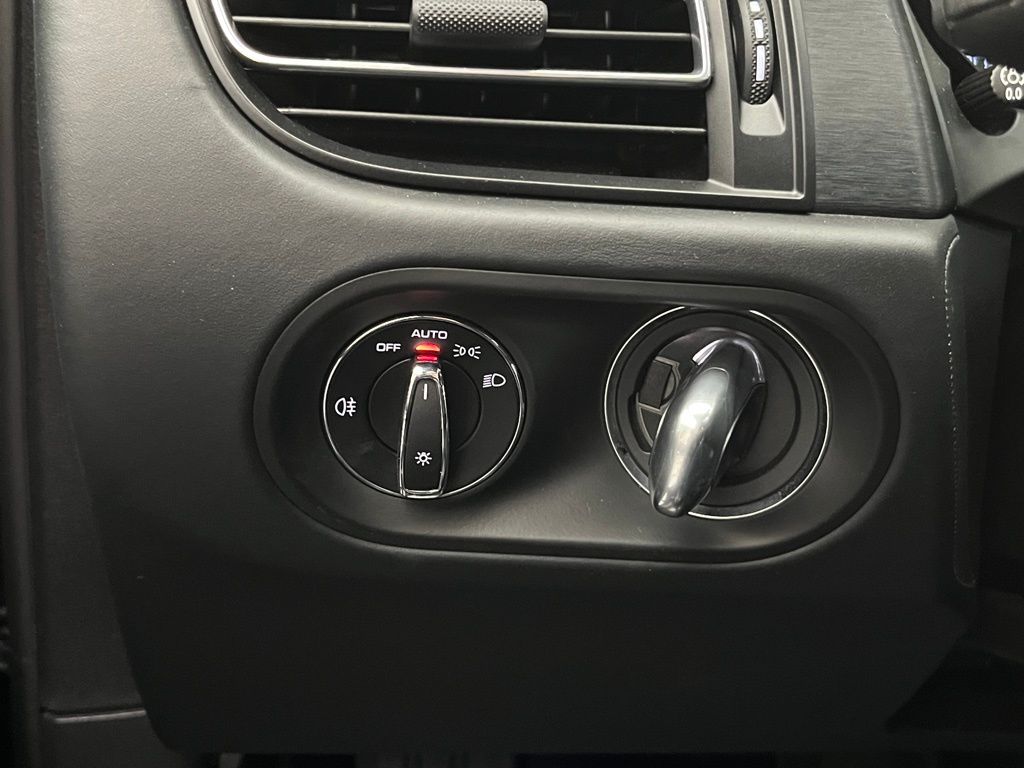 Thumbnail: 2022 Porsche Macan - 27