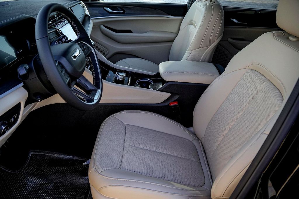 New Car 2025 Jeep Grand Cherokee  Limited For Sale Under $50,000 In Taylor, Texas