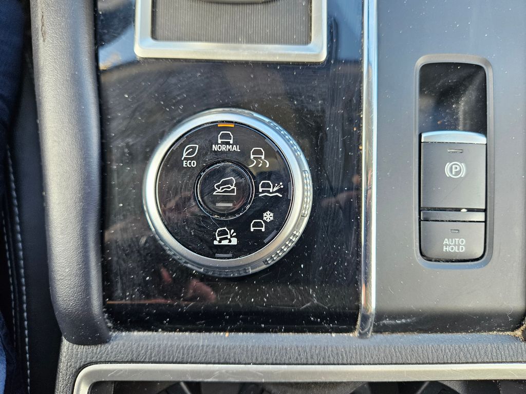 Thumbnail: 2024 Mitsubishi Outlander - 29