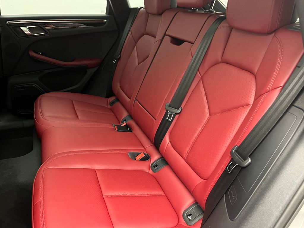 Thumbnail: 2025 Porsche Macan - 25