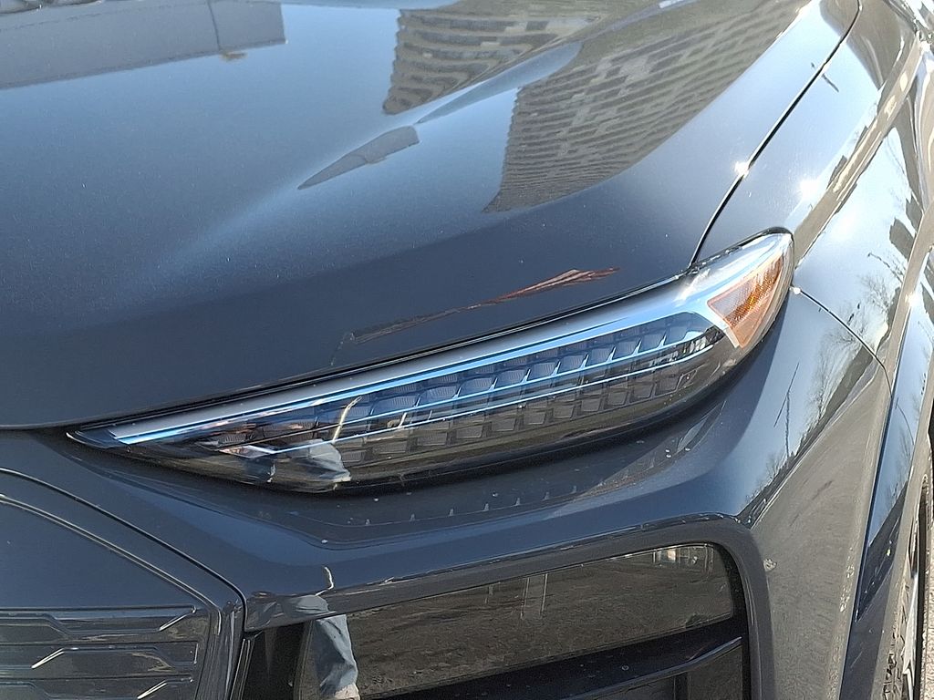 Thumbnail: 2025 Audi Q6 e-tron - 9