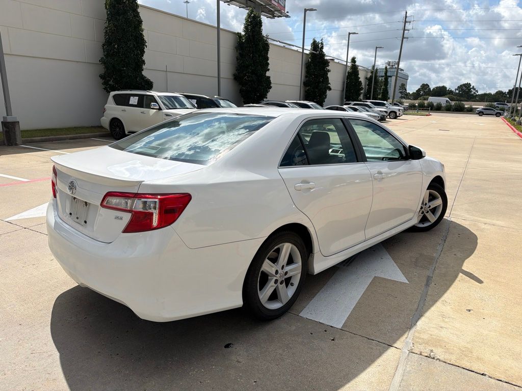 2013 Toyota Camry SE White at Emmons Autoplex