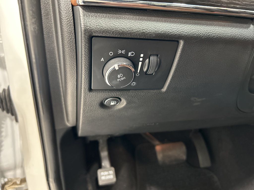 used 2020 Jeep Grand Cherokee car, priced at $28,821