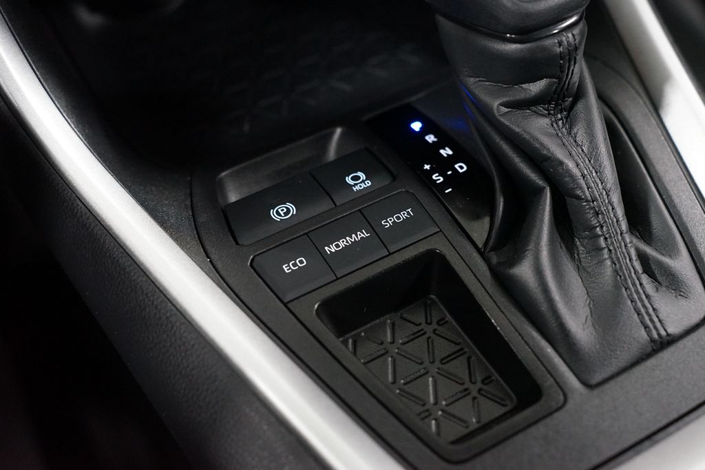 Thumbnail: 2025 Toyota RAV4 - 22