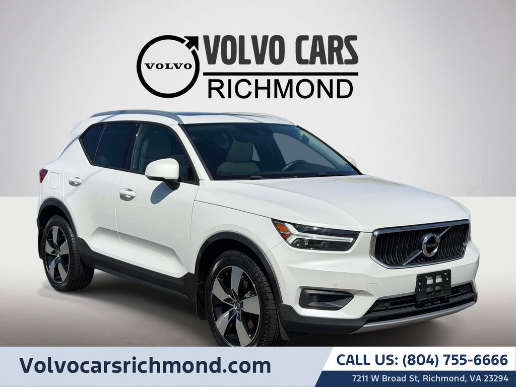 2021 Volvo XC40 T4 Momentum FWD