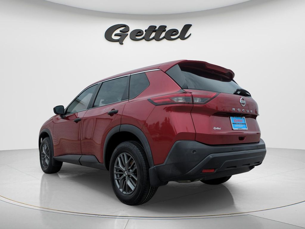 Used 2021 Red Nissan S image 7