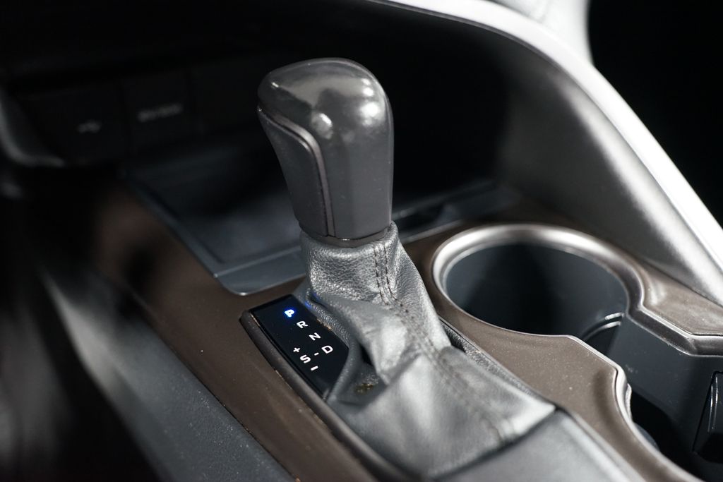 2021 Toyota Camry SE 21
