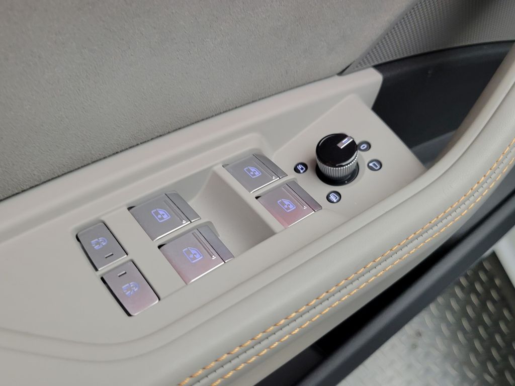 Thumbnail: 2024 Audi Q8 e-tron - 30