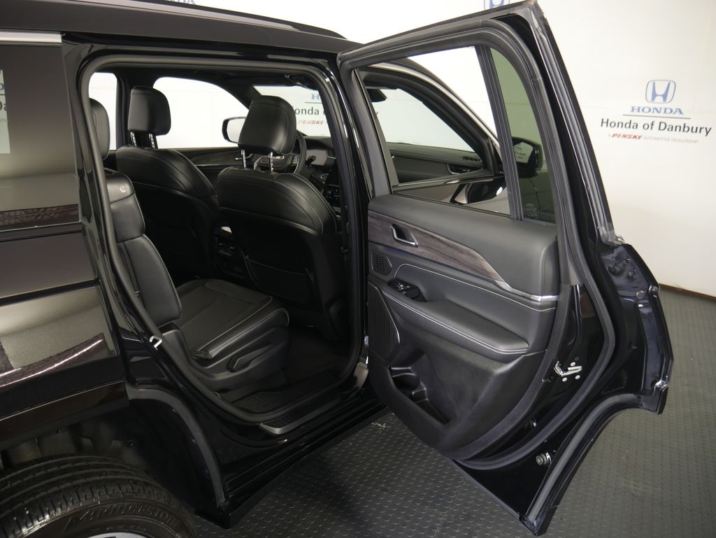 Thumbnail: 2023 Jeep Grand Cherokee L - 8