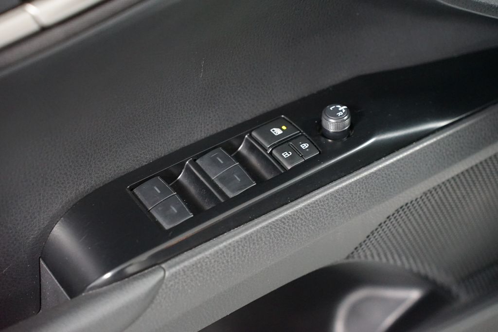 Thumbnail: 2025 Toyota Camry - 31