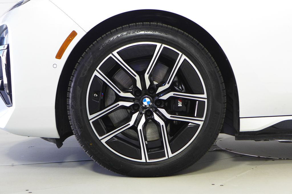 Thumbnail: 2023 BMW i7 - 5