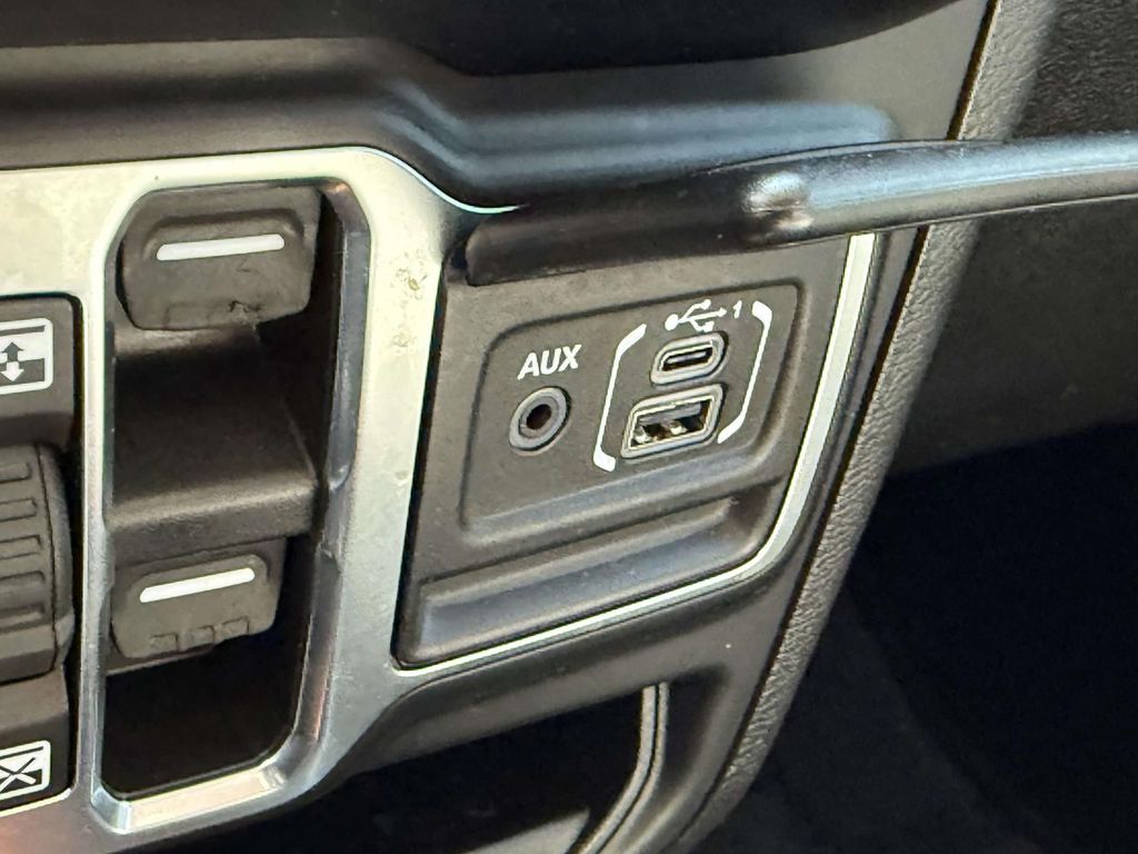 Used 2022 Gray Jeep Unlimited Sahara image 31