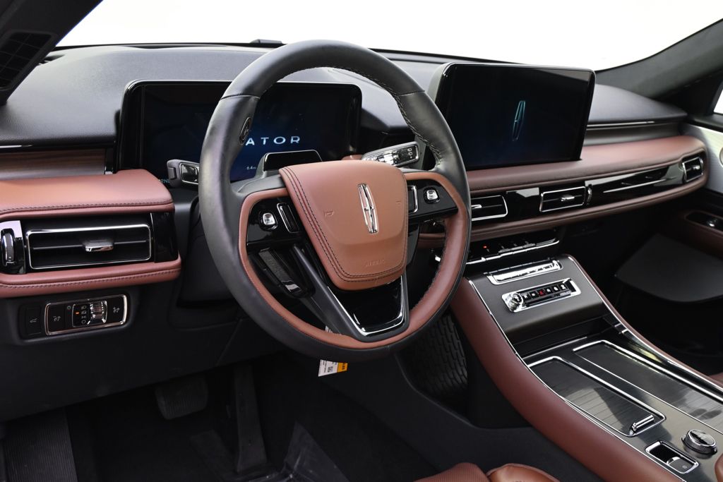 New 2026 White Lincoln Reserve image 11