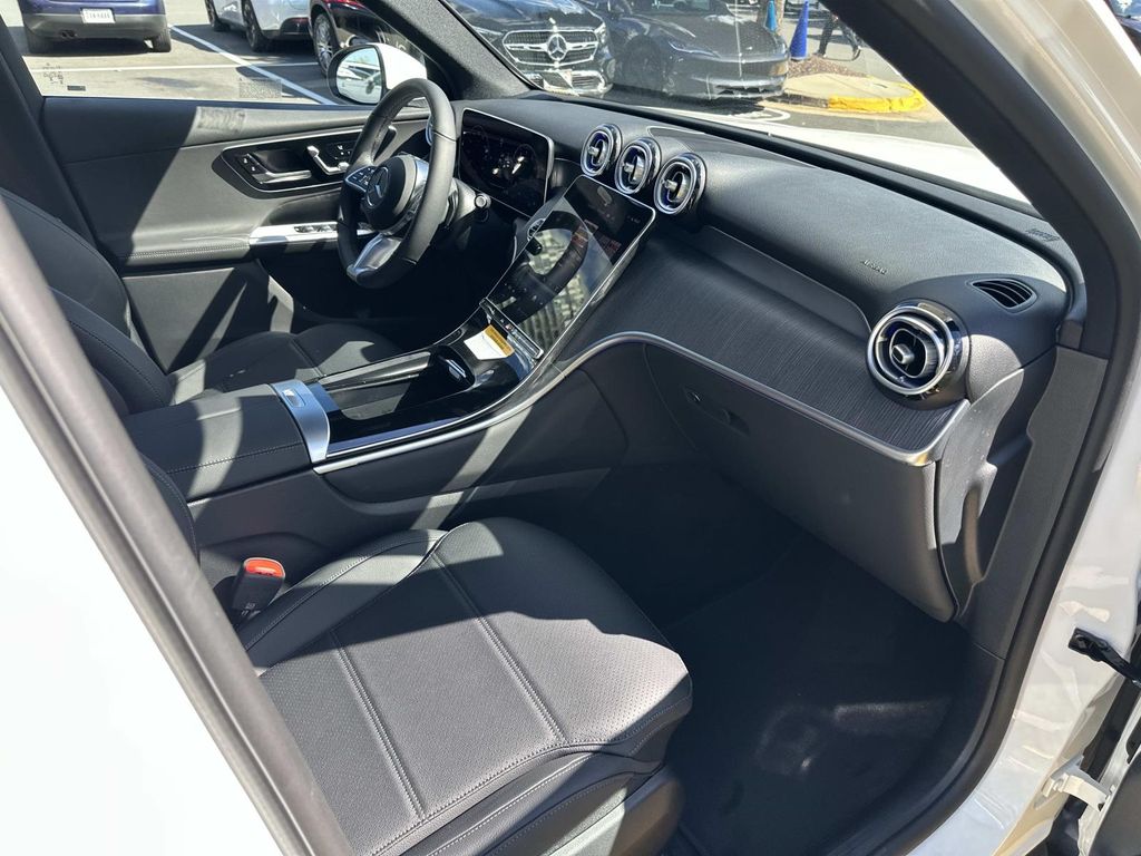 Thumbnail: 2025 Mercedes-Benz GLC - 20