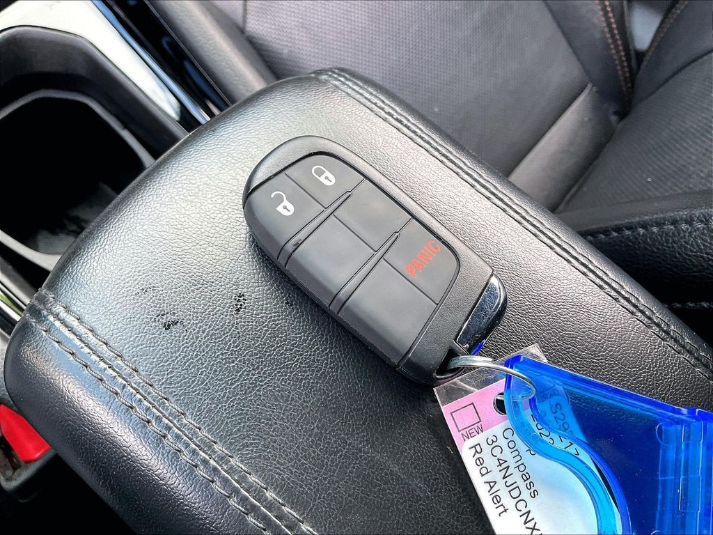 2023 Jeep Compass — photo 27