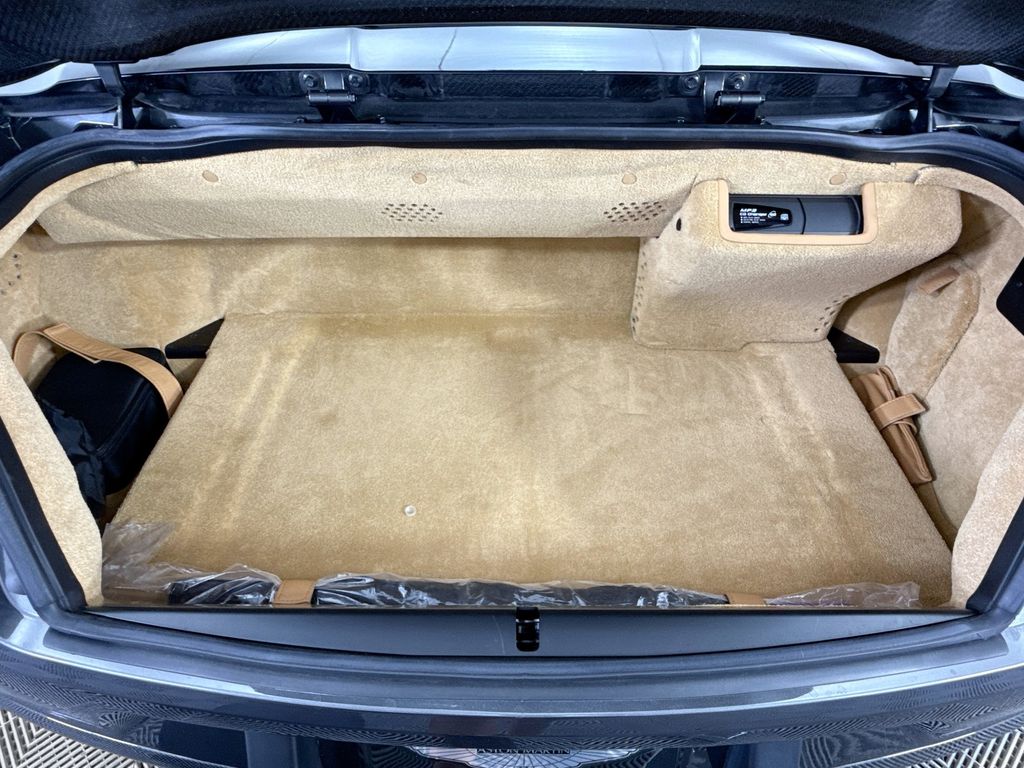 Thumbnail: 2014 Aston Martin Vanquish - 32