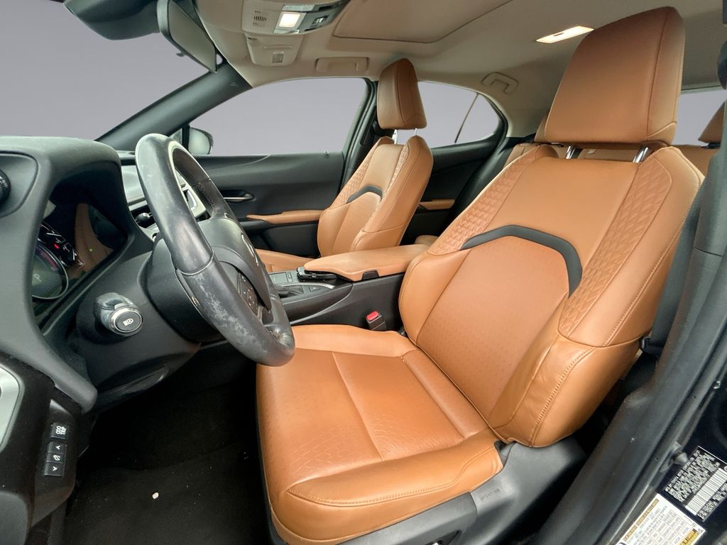 Thumbnail: 2021 Lexus UX - 4
